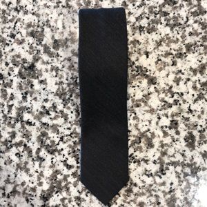 Banana republic tie with skull and safety pin logo